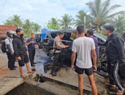 Diduga Senggolan Saat Mendahului, Kecelakaan Travel di Padang Pariaman Tewaskan Sopir