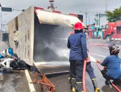 Truk PLN Terbakar di Simpang Tugu Tabuik