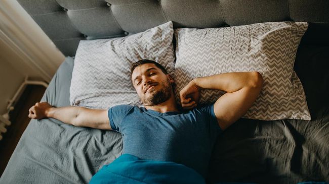 Manfaat meregangkan badan setelah bangun tidur dan cara melakukannya.