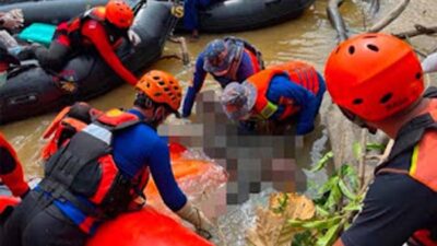 Jenazah Aiptu Sumaryanto ditemukan di Sungai Desa Tumbang Kalemei.