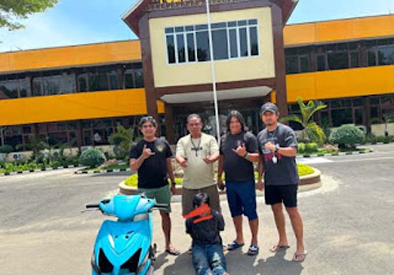 Tersangka saat diamankan Tim Klewang