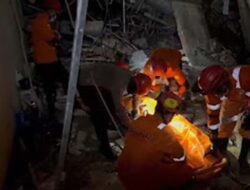 Rumah Ambruk Akibat Ledakan, SAR Cari Dua Korban