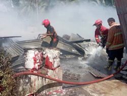 Empat Damkar Padamkan Kebakaran Pesantren Bustanul Yaqin