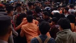 Terjadi Saling Dorong Antara Polisi dan Mahasiswa