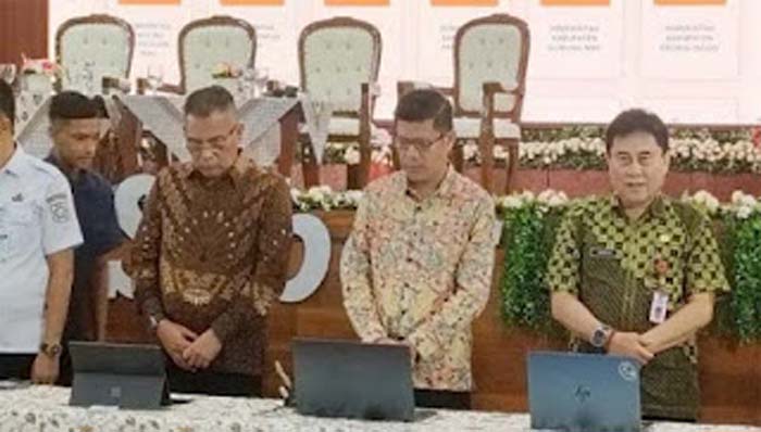Kepala Dinas Kominfo Pariaman Yalviendri menandatangani kerja sama.