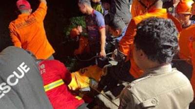 Proses evakuasi korban di Sitinjau Lauik, Kamis (2/7/2026).