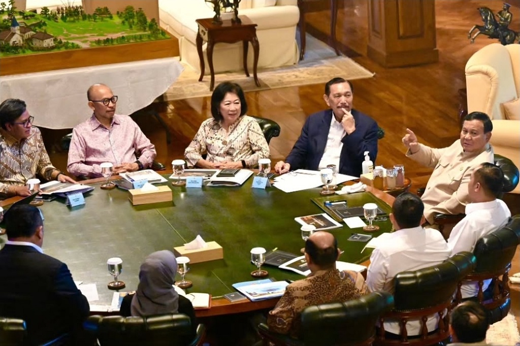 Presiden Prabowo Subianto menerima jajaran Dewan Ekonomi Nasional (DEN).