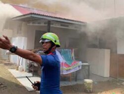 Api Lahap Rumah 300 Meter Persegi di Padang Barat, Dua Penghuni Terpaksa Mengungsi