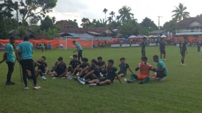 Tersangka saat diamankan Tim Klewang Polresta Padang.