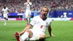 Harry Kane merayakan golnya saat Inggris menang 2-1 atas Kongo.