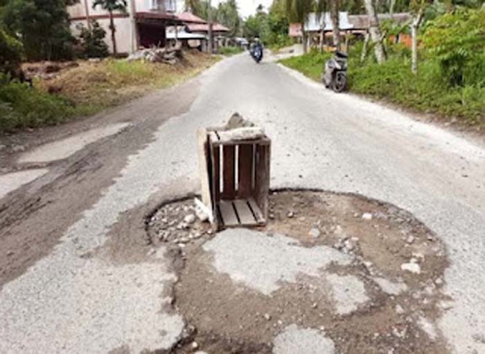 Jalan Berlubang.