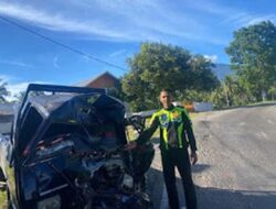 Pikap Tabrak Truk Tangki di Tikungan Jalan Solok–Padang, Dua Orang Terluka