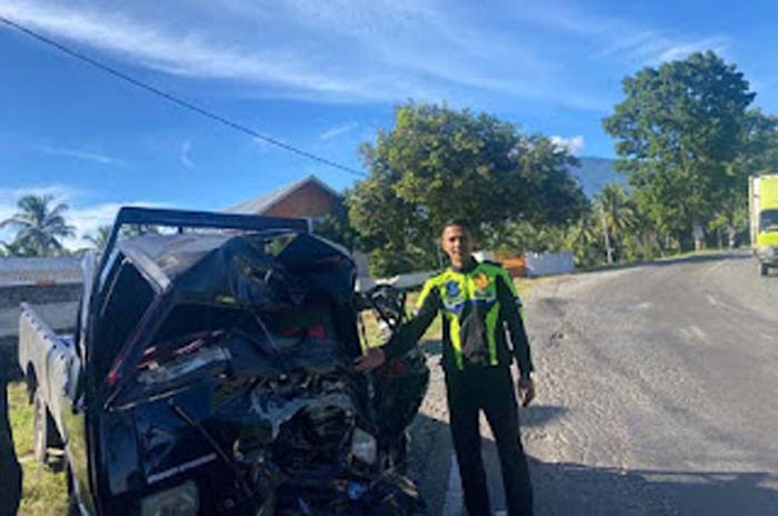 L300 dan Truk Tabrakan di Jalan Solok–Padang, Dua Orang Terluka.
