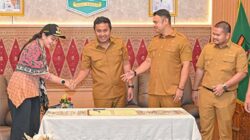 Wakil Gubernur Sumbar, Vasko Ruseimy, bersama Bupati Dharmasraya, Annisa Suci Ramadhani, Bupati Sijunjung, Benny Dwifa Yuswir, dan Wakil Wali Kota Sawahlunto, Jeffry Hibatullah, menyatukan dukungan.