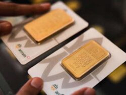 Emas Antam Kompak Melemah pada Perdagangan Jumat