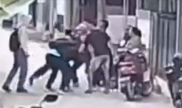 Tangkapan layar guru SD di Kota Balaikpapan dikeroyok