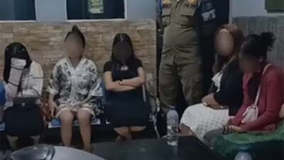 Satuan Polisi Pamong Praja (Satpol PP) menggelar razia