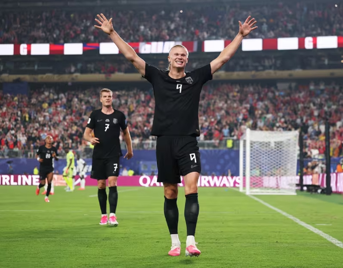 Carlo Ancelotti merasa tidak perlu mengajari bek-bek Timnas Brasil cara meredam striker Timnas Norwegia Erling Haaland.