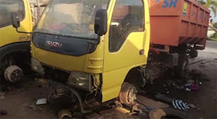 Empat Truk Pengangkut Sampah Rutin Beroperasi Setiap Hari di Kota Pariaman.