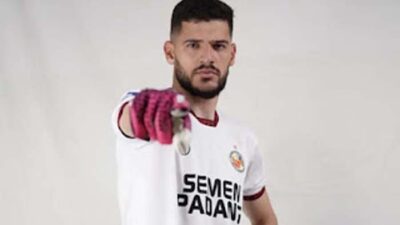 Penjaga gawang asal Brasil, Arthur Augusto Da Silva.