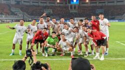 Timnas Indonesia memimpin 1-0 atas Timnas Timor Leste berkat gol Shayne Pattynama.