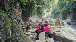 Mobil Ayla jatuh ke jurang sedalam 50 meter di Malibo Anai, Padang Pariaman, Sumatera Barat, Selasa (1/7/2026).