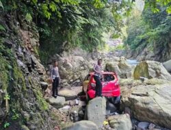 Minibus Ayla Terjun ke Jurang 50 Meter di Malibo Anai, Satu Orang Tewas