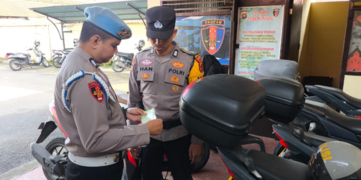 Berantas Judol, Propam Polres Padang Panjang Sidak HP Personel