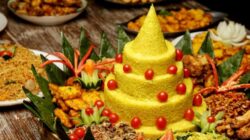 Nasi tumpeng jadi salah satu makanan khas maulid nabi.