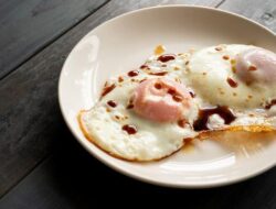 Telur Matang Aman Dipanaskan Lagi? Ini Cara yang Tepat