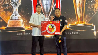 Direktur Utama Bank Nagari Gusti Candra hadir pada launching tim.