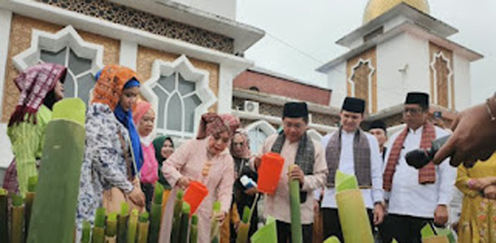 Perayaan Maulid Nabi di Padang Pariaman.