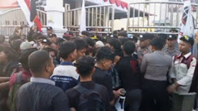 Mahasiswa UIN Imam Bonjol Demo Kejati Sumbar