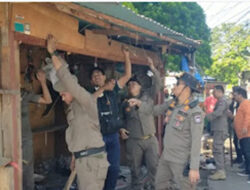 SK4 Padang Turun Tertibkan PKL di Kawasan Jati, Fasilitas Umum Dikembalikan Sesuai Fungsi