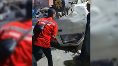 Pikap Terguling Usai Tabrak Motor