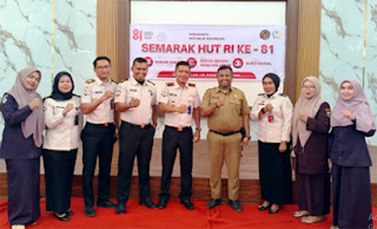 Petugas Rutan Kelas IIB Padang Panjang mengikuti donor darah