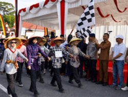 Pelajar Tampilkan Kekompakan di Lomba Gerak Jalan