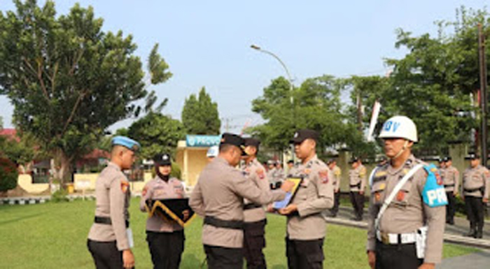 Polres Payakumbuh menggelar upacara Pemberhentian Tidak Dengan Hormat (PTDH)