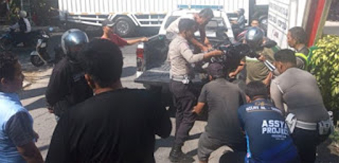 Kecelakaan Honda Vario dan Suzuki Ertiga terjadi.