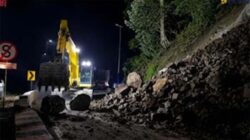 Kementerian Pekerjaan Umum (PU) bergerak cepat menangani longsor.