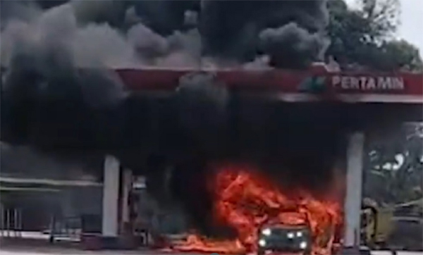 SPBU Lubuk Terap, Riau, terbakar suai mobil Toyota Rush meledak saat mengisi BBM