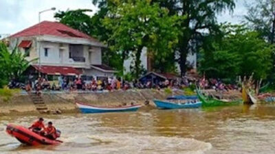 Pencarian Bocah 11 Tahun Hanyut di Sungai Air Tawar Barat Padang.