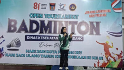 Pembukaan Open Tournament Badminton di Hall Polda Sumbar.