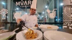 Live cooking pasta di Muaro Terrace, Truntum Hotel Padang.