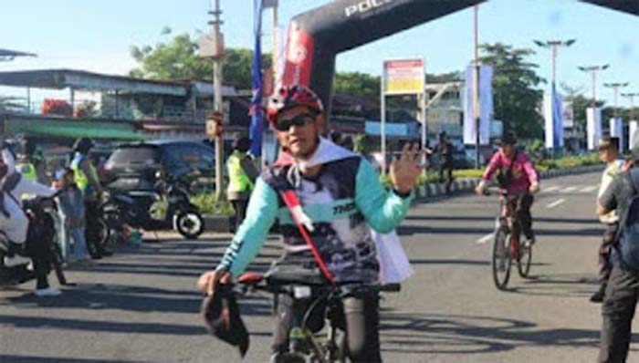 Salah satu pesepeda dari luar daerah yang ikut memeriahkan Gowes Siti Nurbaya 2026.