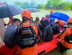 Banjir Landa Padang, Puluhan Personel Dikerahkan