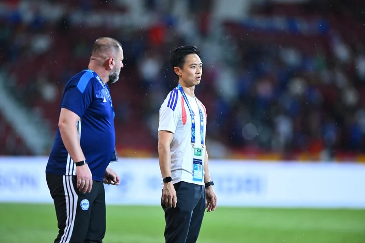 Pelatih Timnas Singapura, Gavin Lee, merasa sepakbola terlalu kejam.