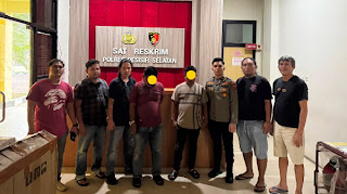 Kedua tersangka saat diamankan Polres Pessel.