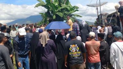 Isak Tangis Pecah Sambut Kedatangan Jenazah Korban KMP Mutiara Sentosa 2 Asal Agam