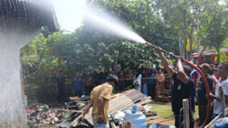 Kebakaran menghanguskan sebuah rumah warga di Nagari Lakitan Selatan.